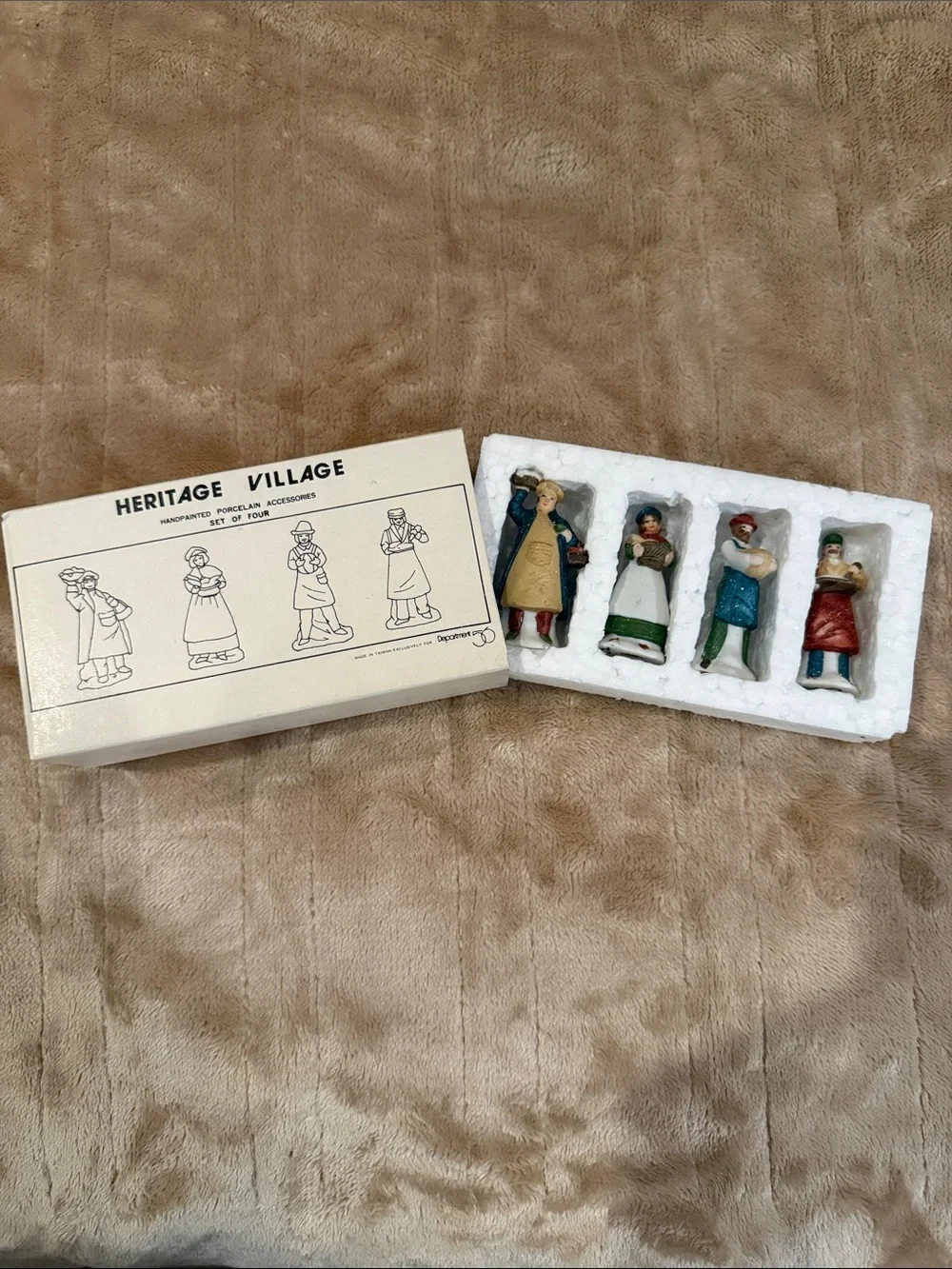 Department 56 Handpainted Porcelain Small Pet apx 2.5” Figurine Set - Multicolor